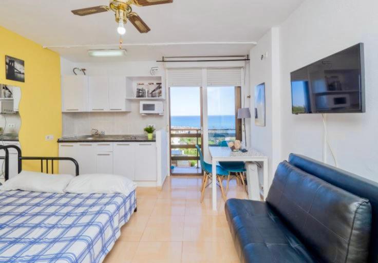 Sea View Studio Apartment Benalmadena Bagian luar foto