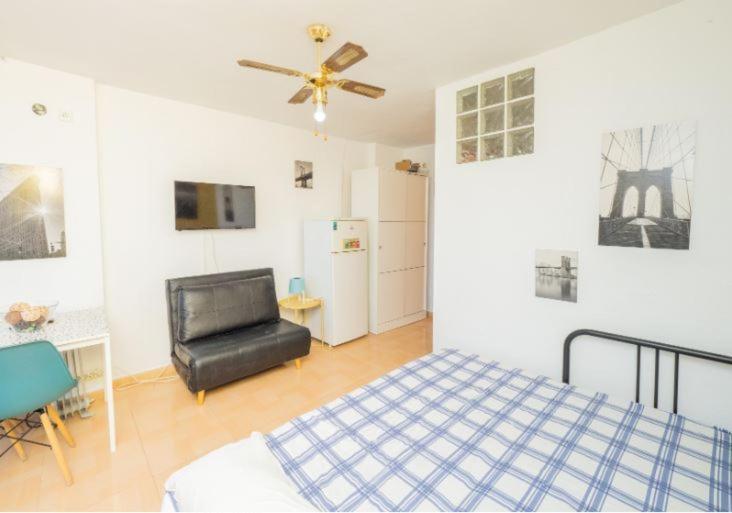 Sea View Studio Apartment Benalmadena Bagian luar foto